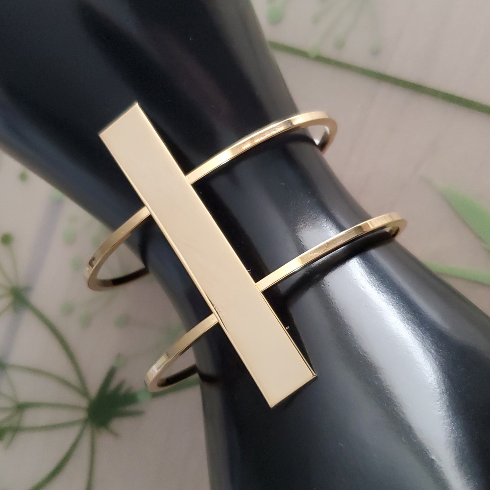 a.v. max NYC NWT Gold Toned Cuff